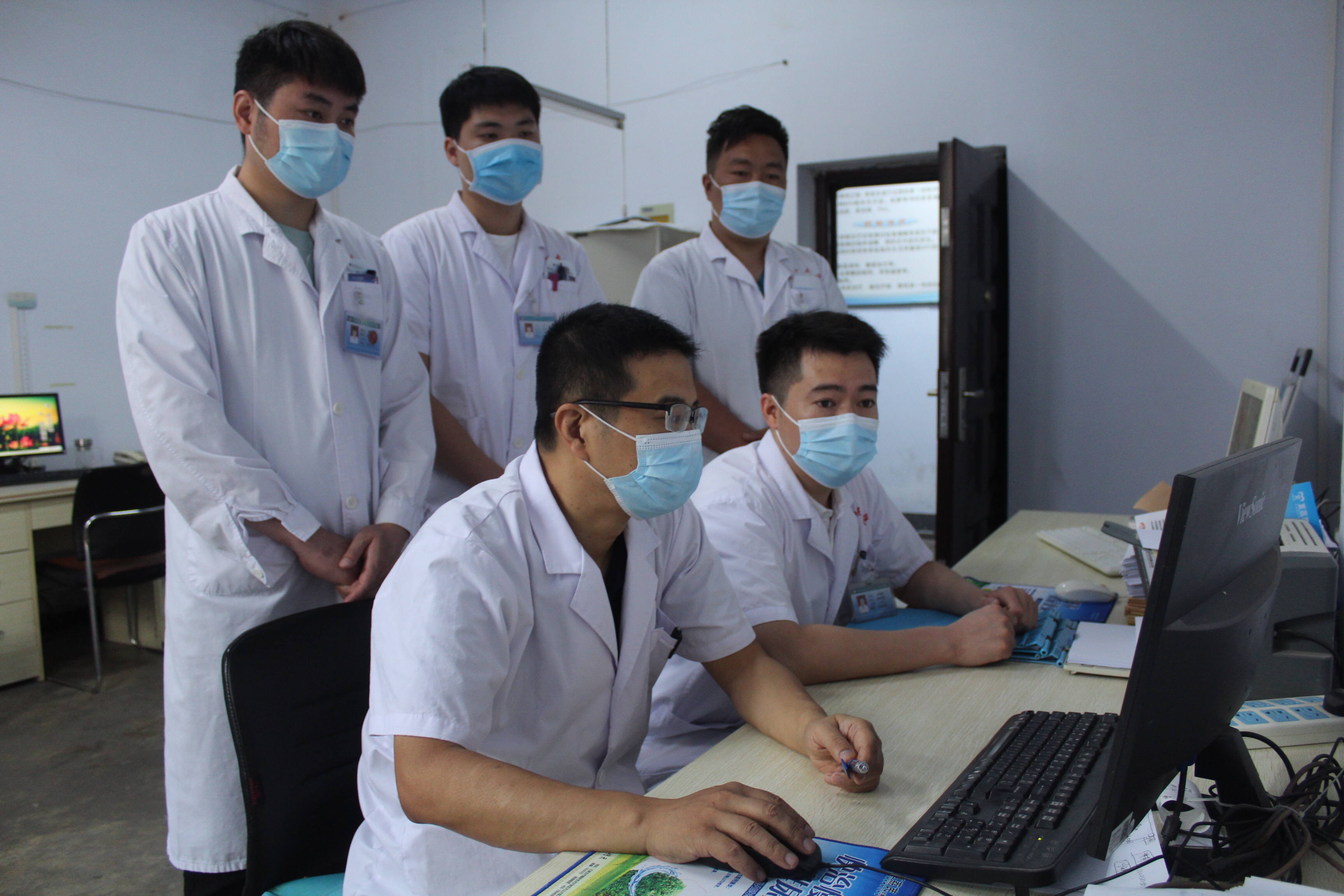 布鲁氏菌病|男子给菜地施动物粪肥竟患上“怪病”，医生仔细检验找出“元凶”