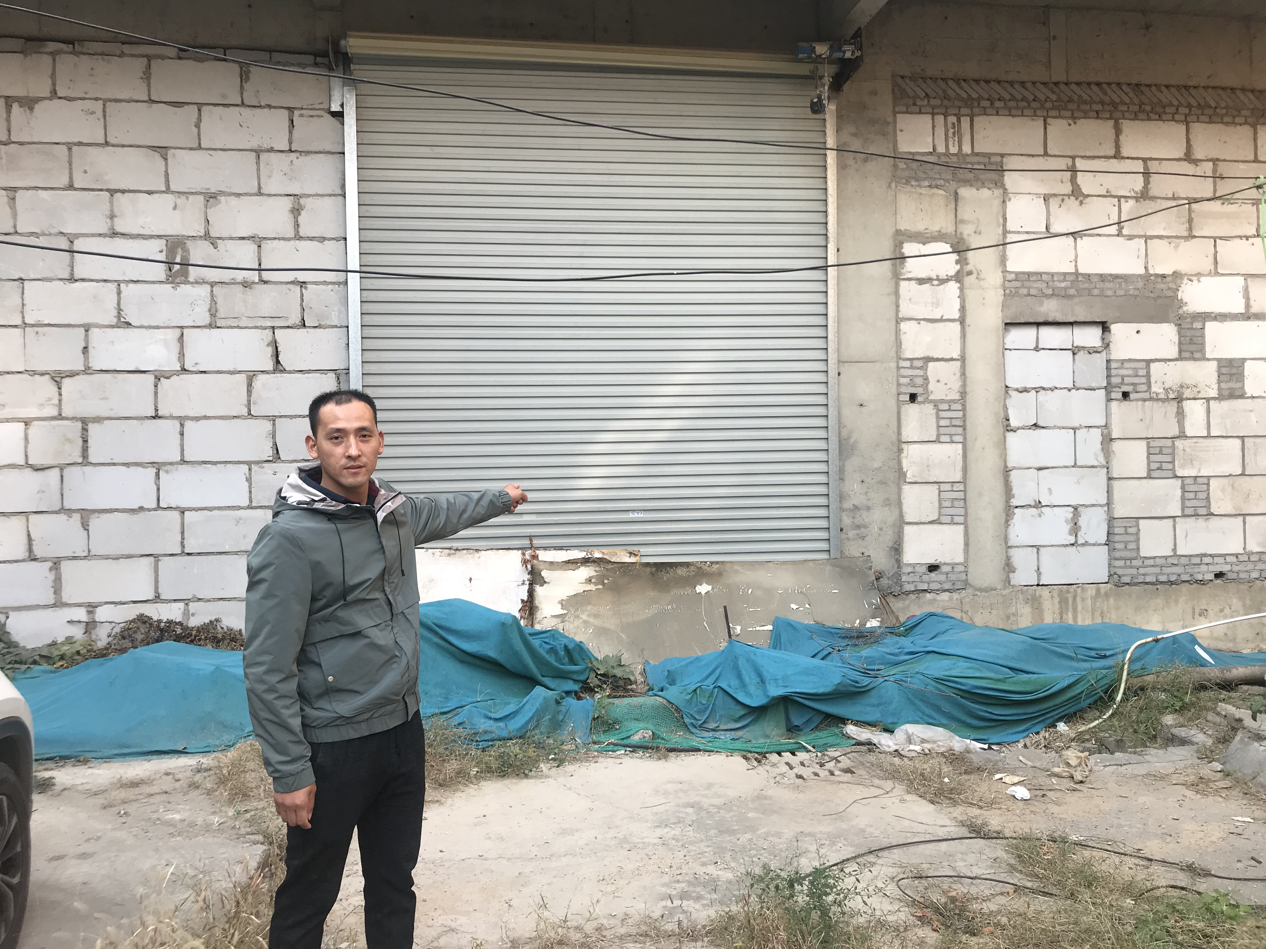 生产车间改成商铺公寓 郑州高新区黄河化工厂一处违建存在3年却没人拆除
