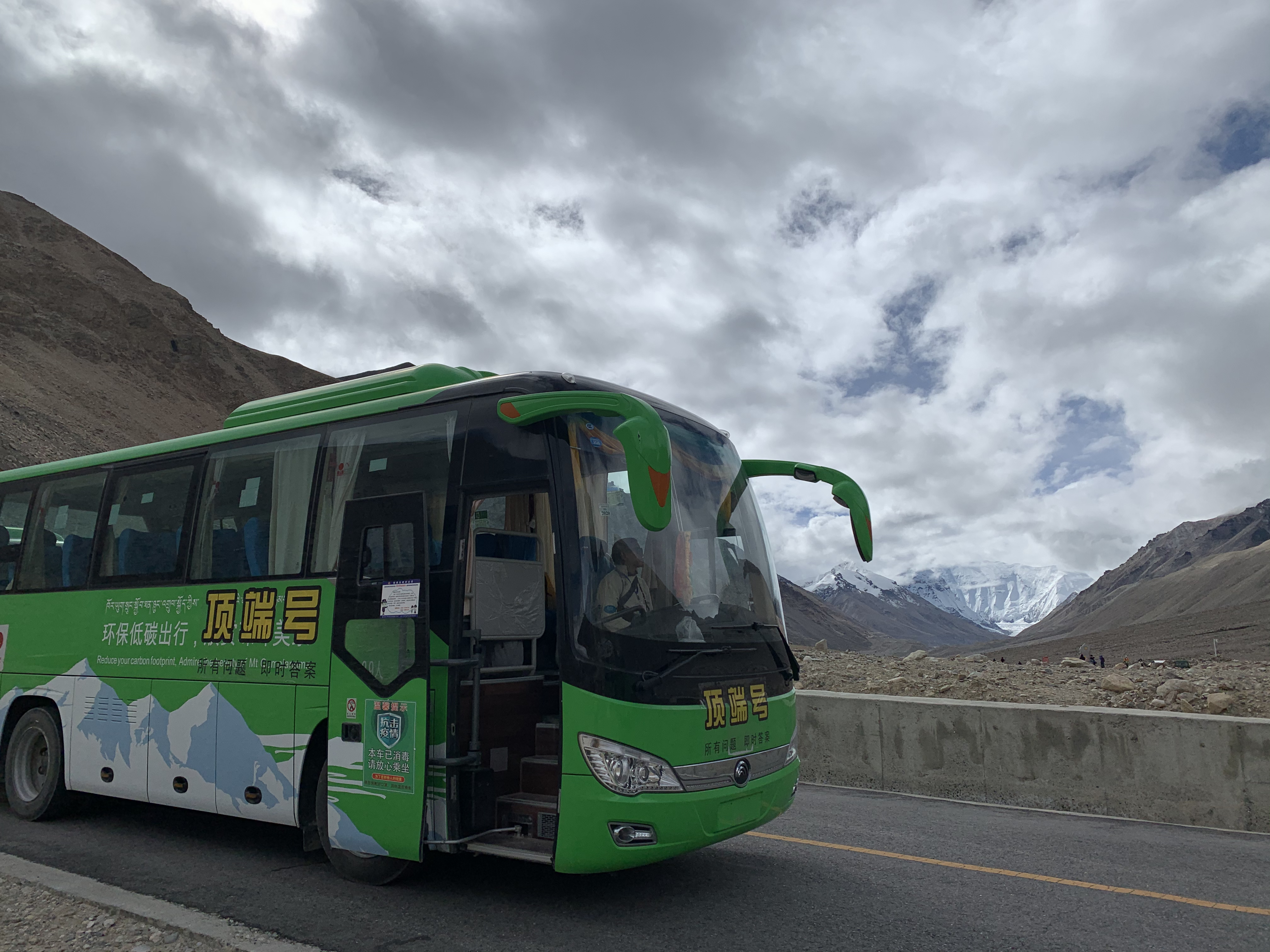 |视频｜“顶端新闻号”亮相珠峰大本营！记者节前夕，带你“揭秘”幕后故事