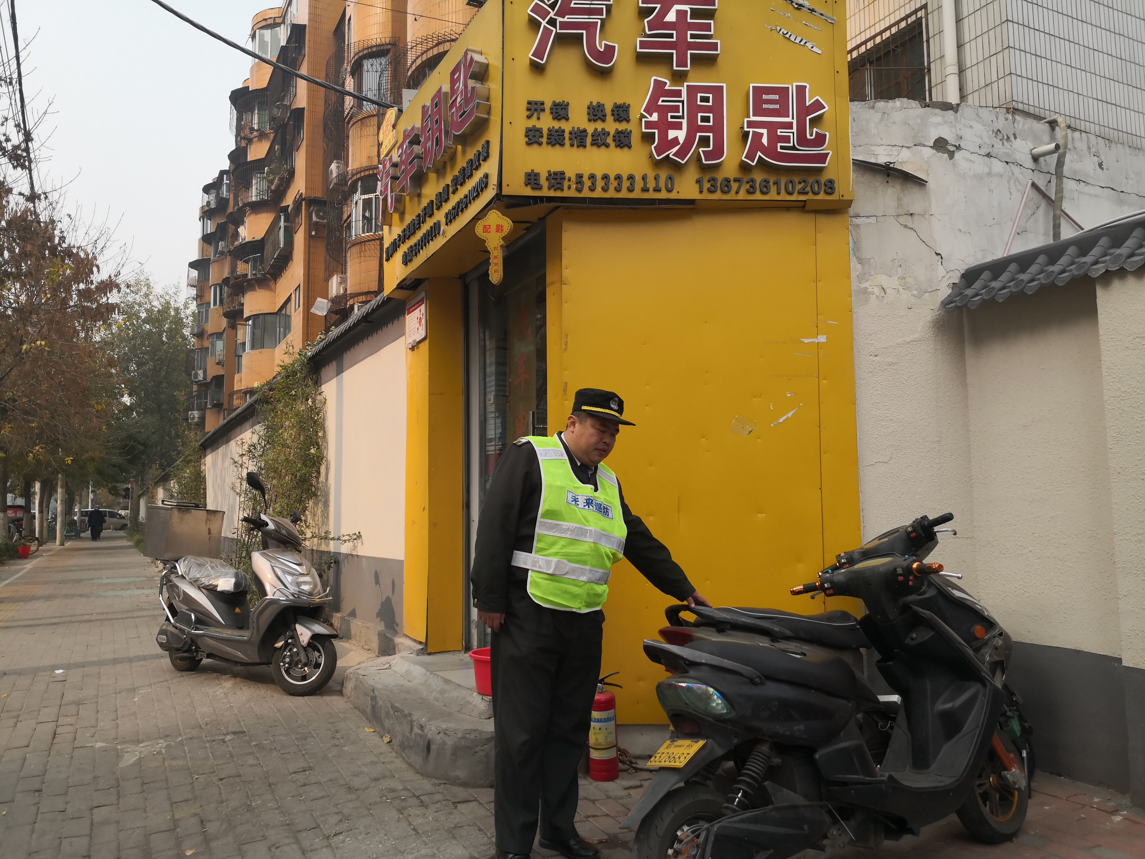 |从偷车到销赃，小区监控“接力”拍下全过程