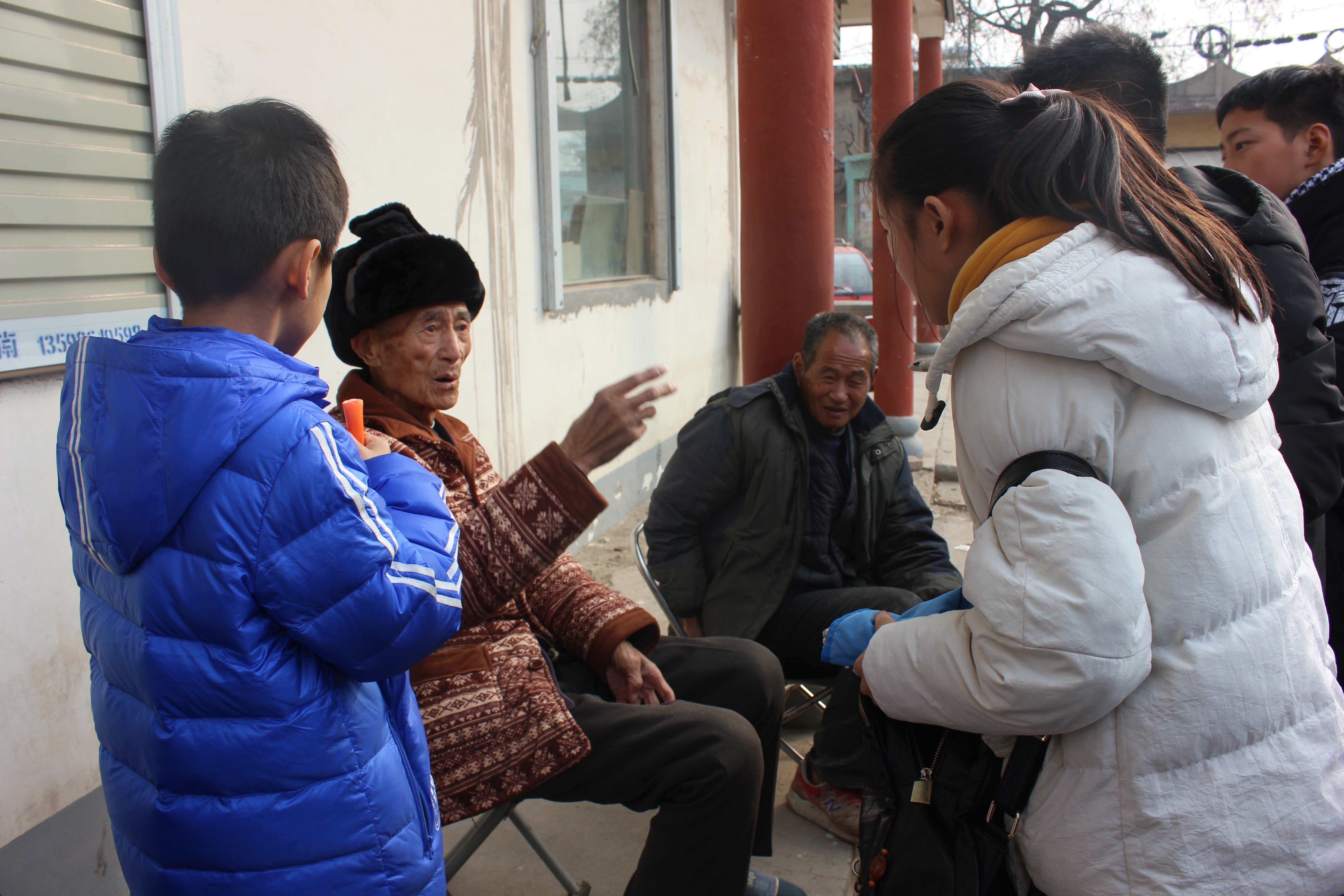 郑州市第八十五中学师生到新乡七里营刘庄村开展红色教育实践活动