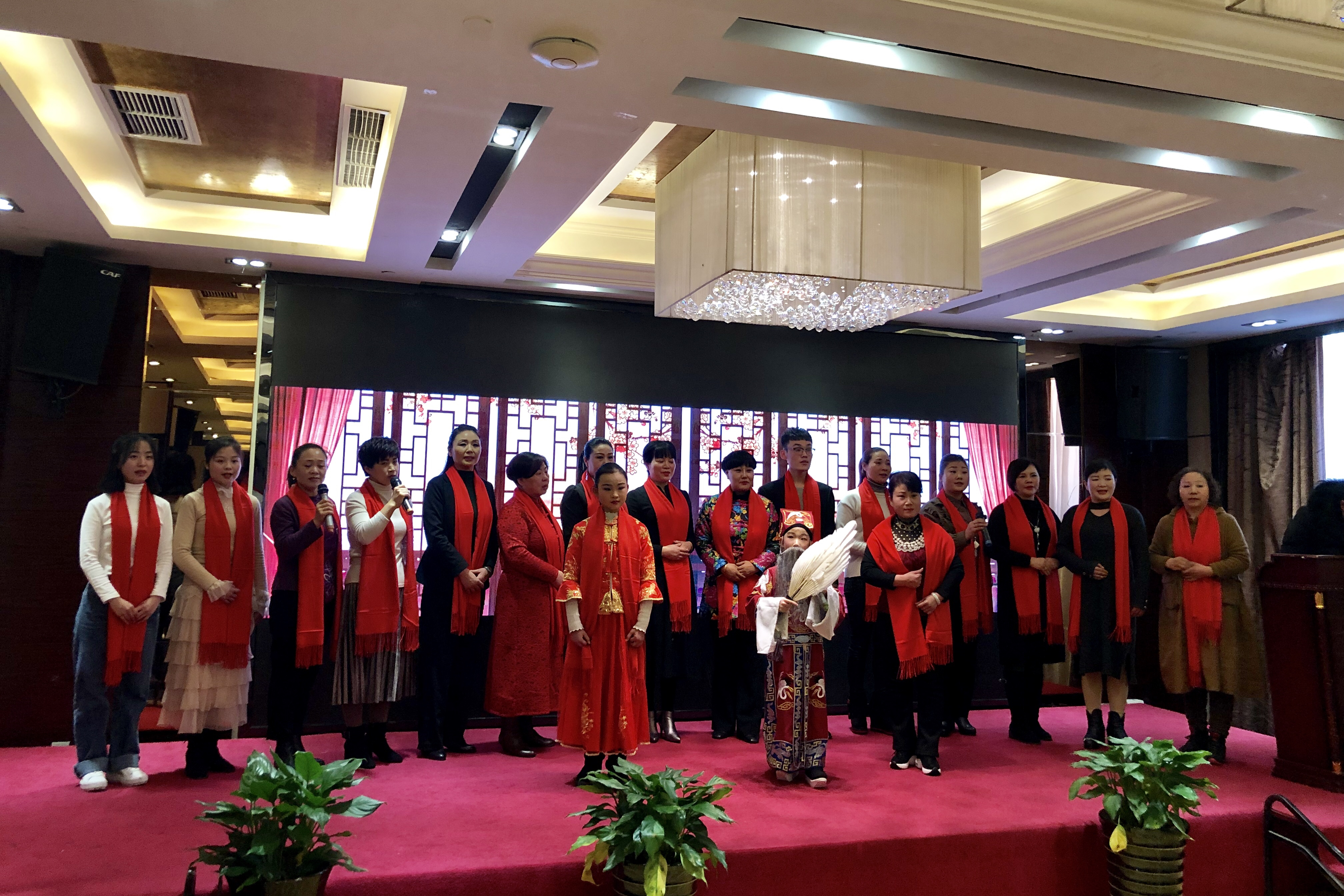 申派弟子拜在申小梅门下 同台共唱《收姜维》