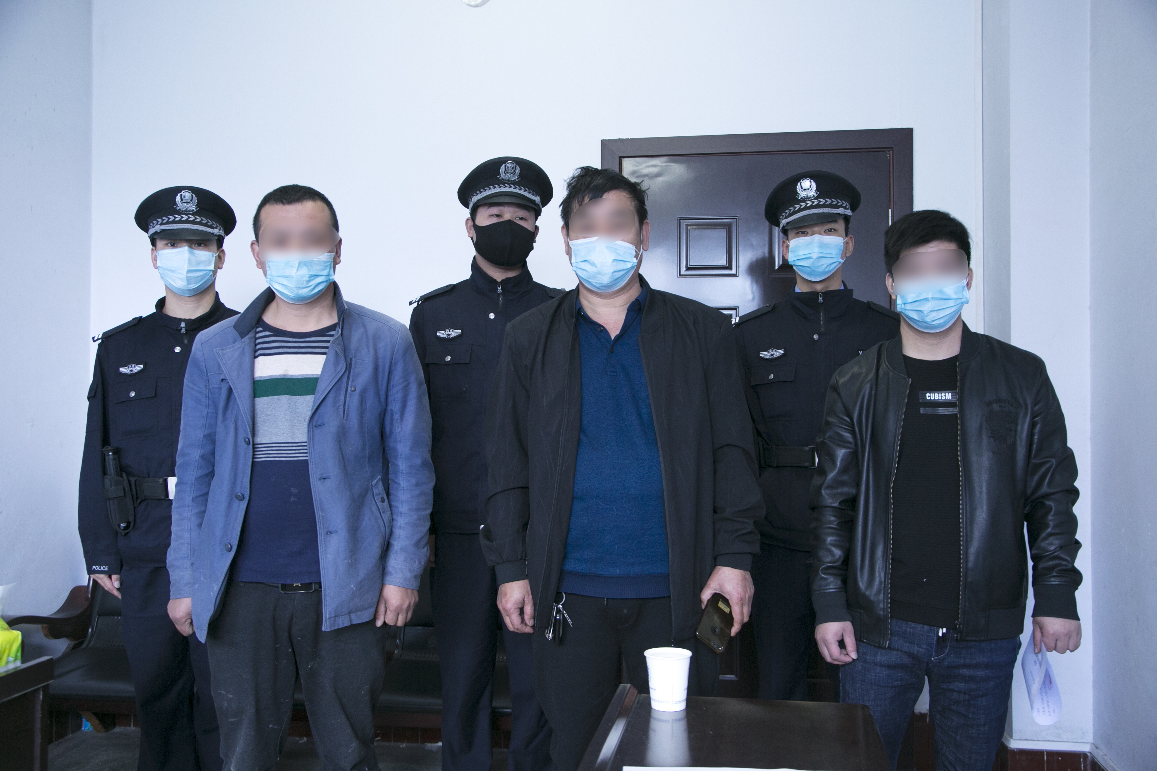 『法律』为一己私利，一个案件三方当事人在法庭上都作假证，被法官识破后统统拘留！