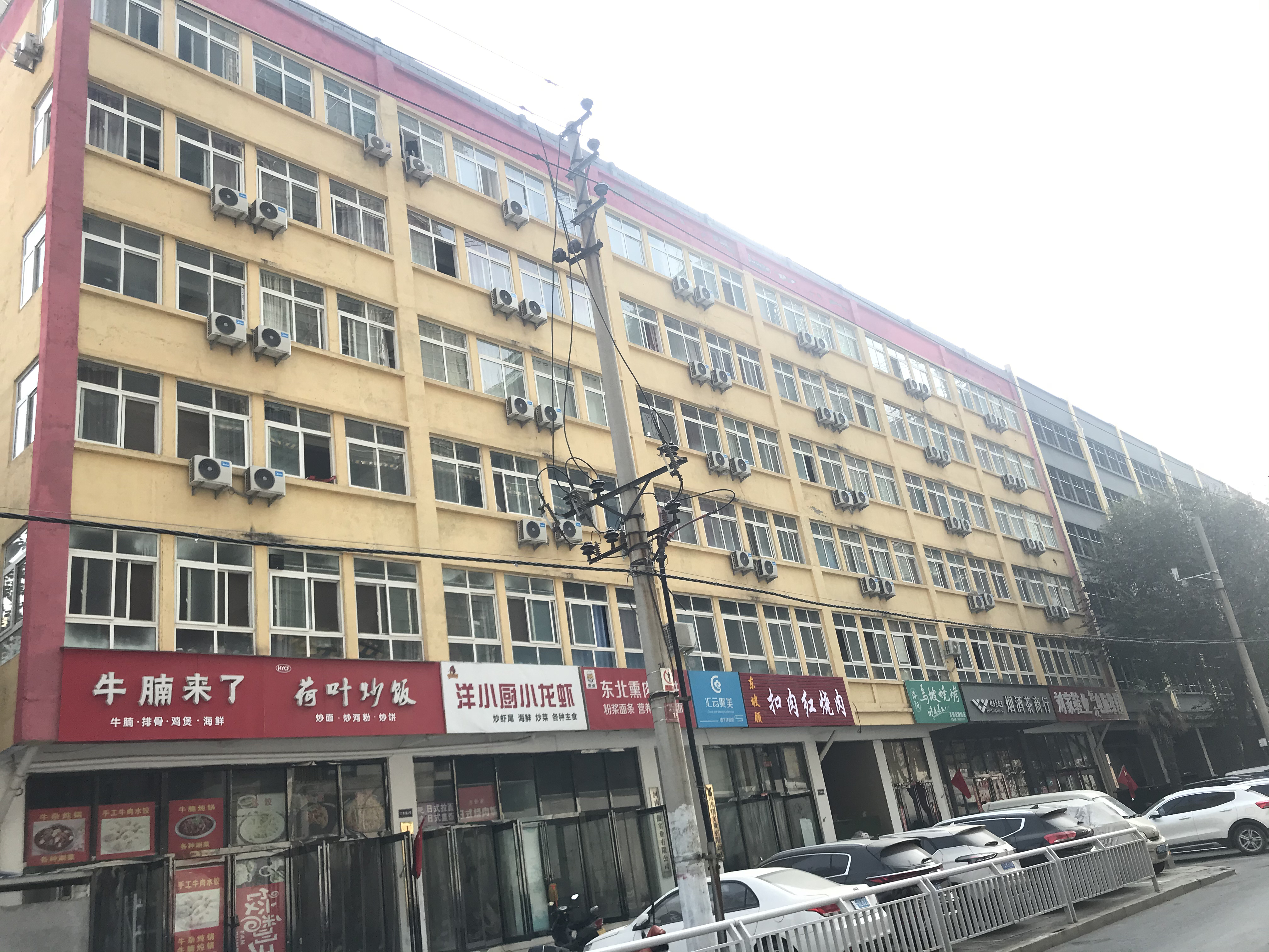 生产车间改成商铺公寓 郑州高新区黄河化工厂一处违建存在3年却没人拆除