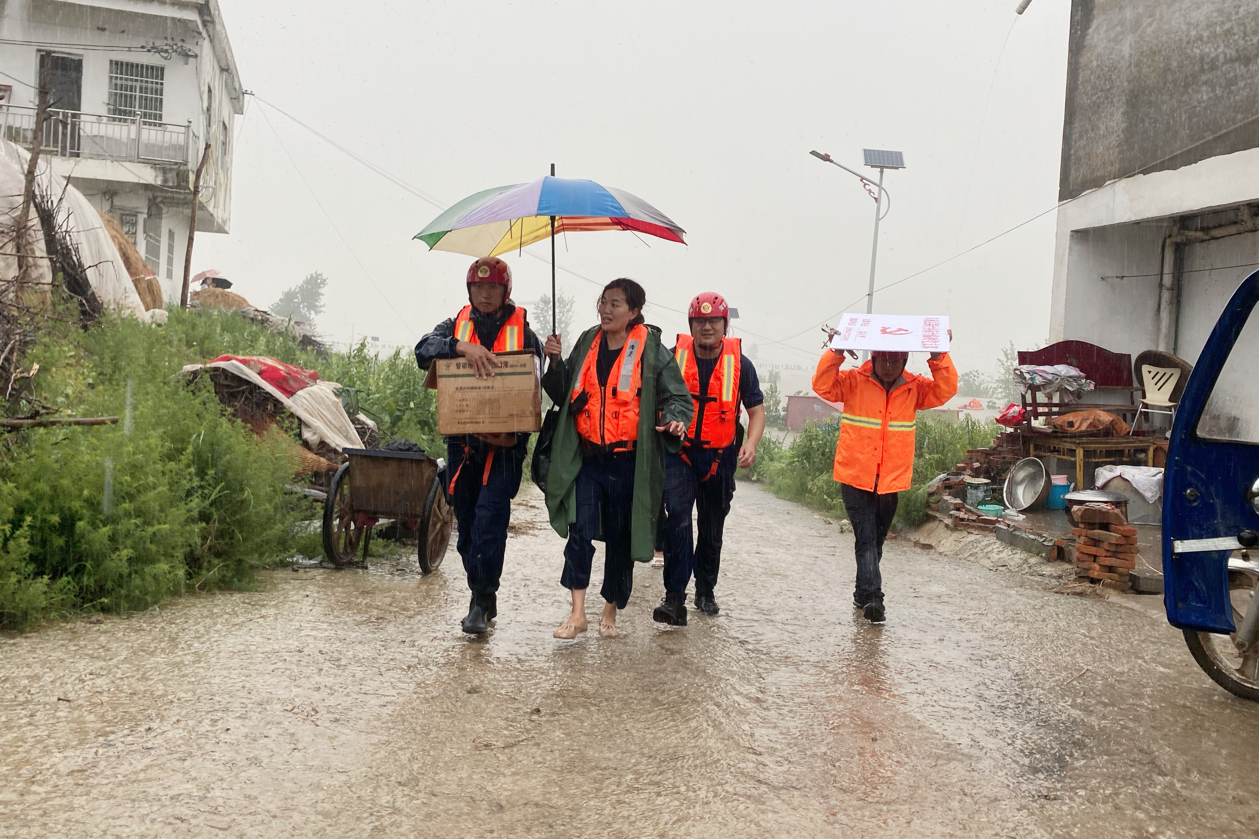 篮球架|探访淮河蒙洼蓄洪区深处：篮球架“漂”水上