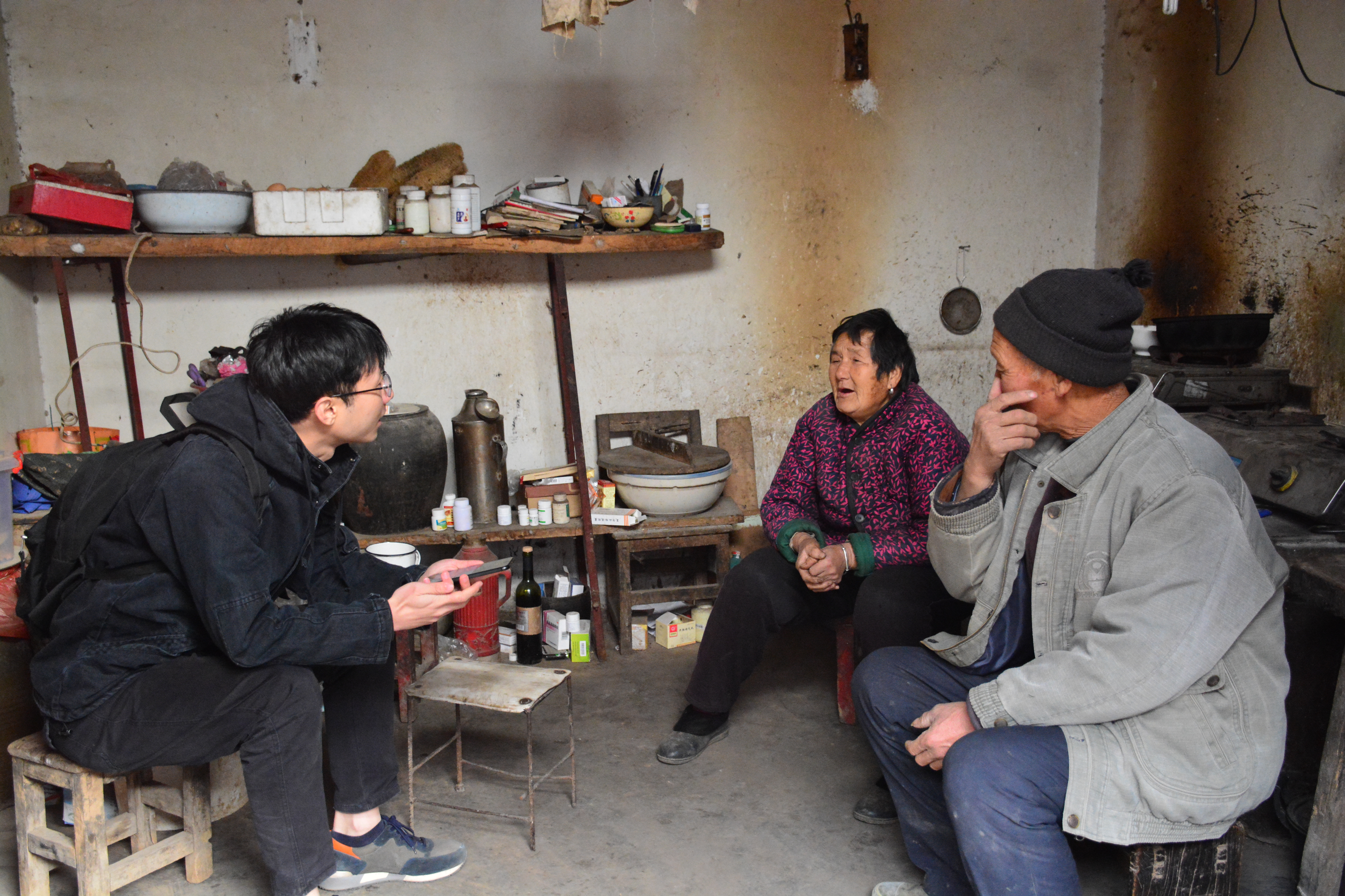 60岁老闺蜜团骑行5000公里环河南_大河网眼遇文章哪里来_贫困山村的孩子