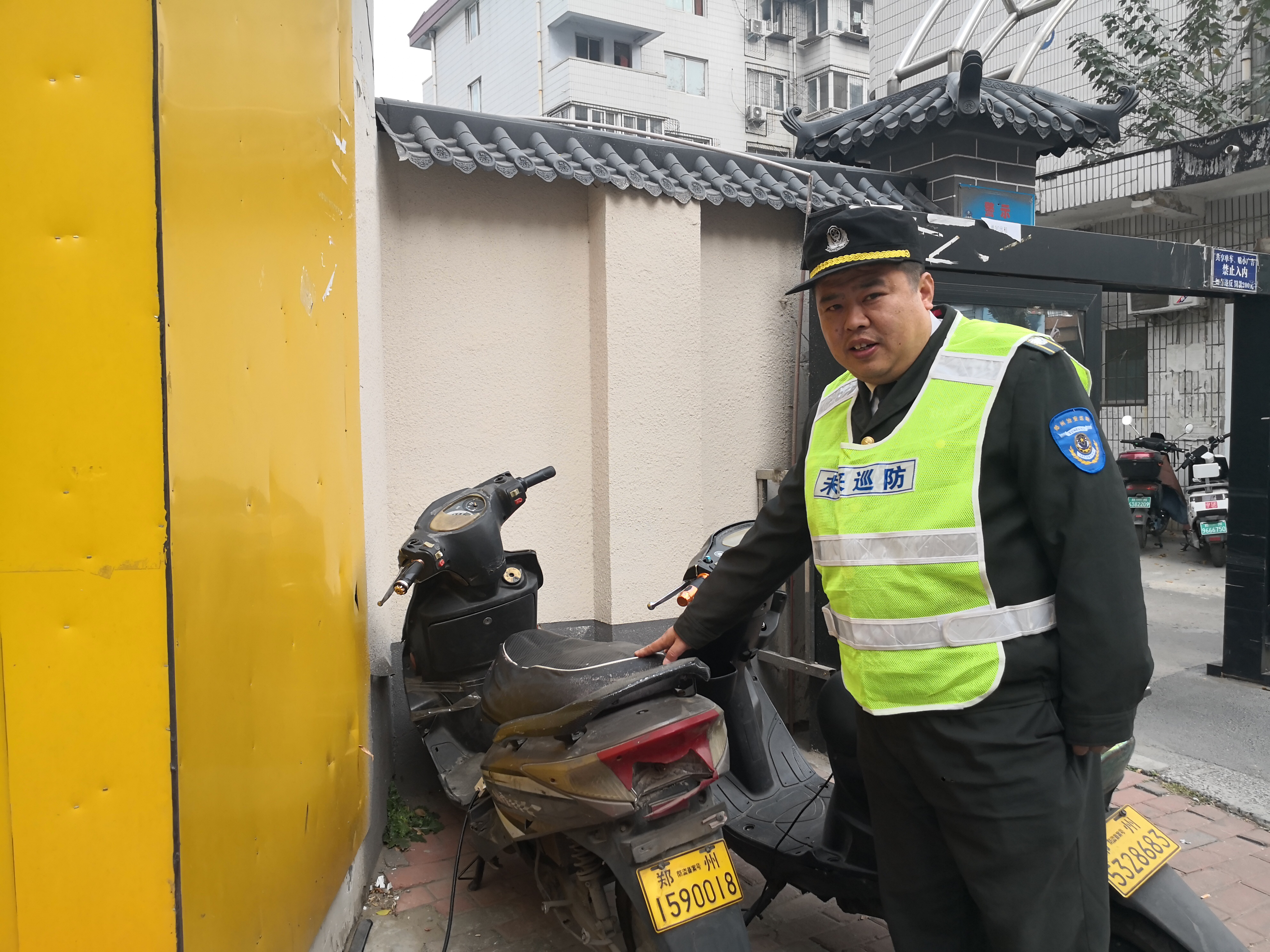 |从偷车到销赃，小区监控“接力”拍下全过程