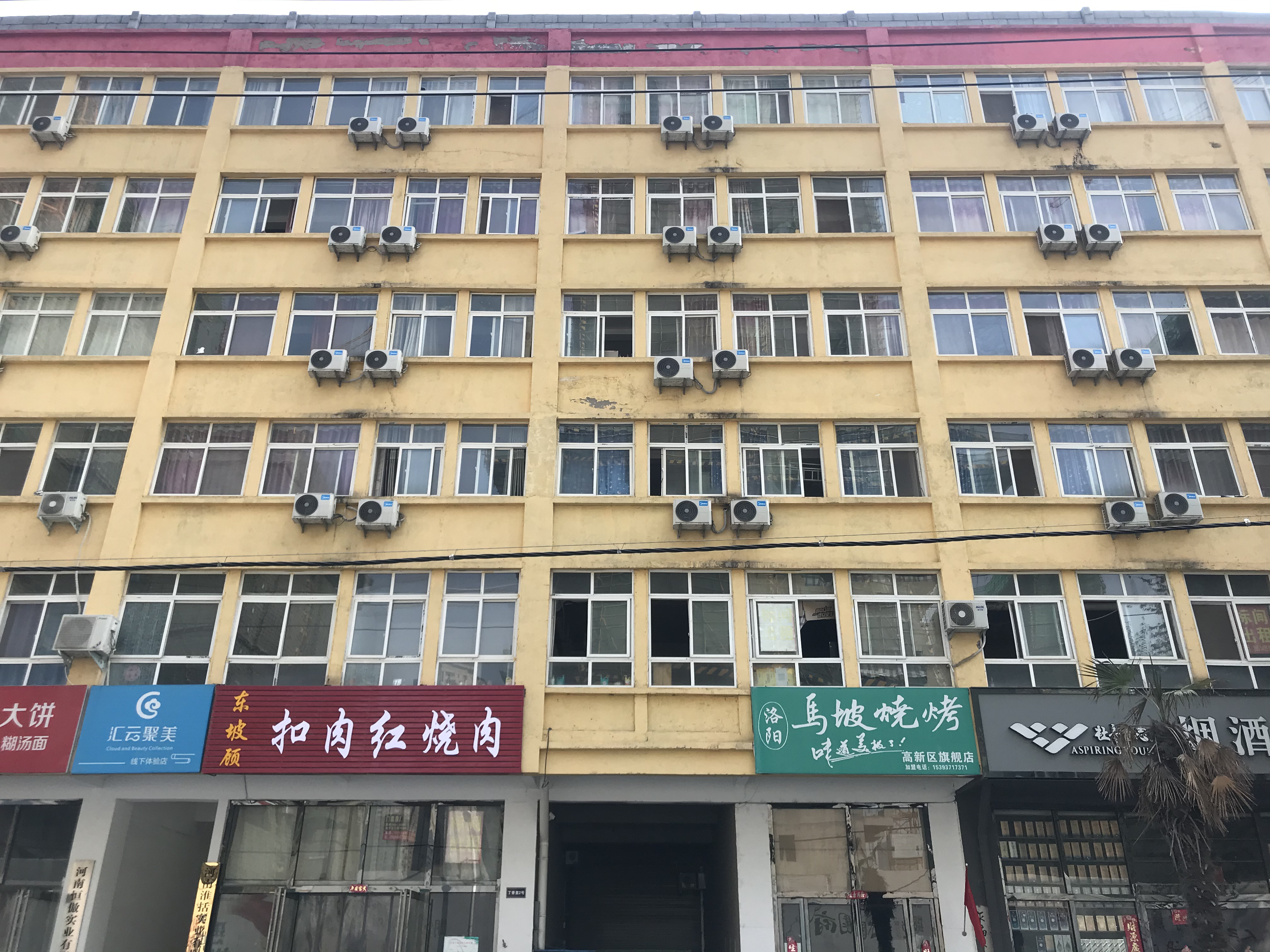 生产车间改成商铺公寓 郑州高新区黄河化工厂一处违建存在3年却没人拆除