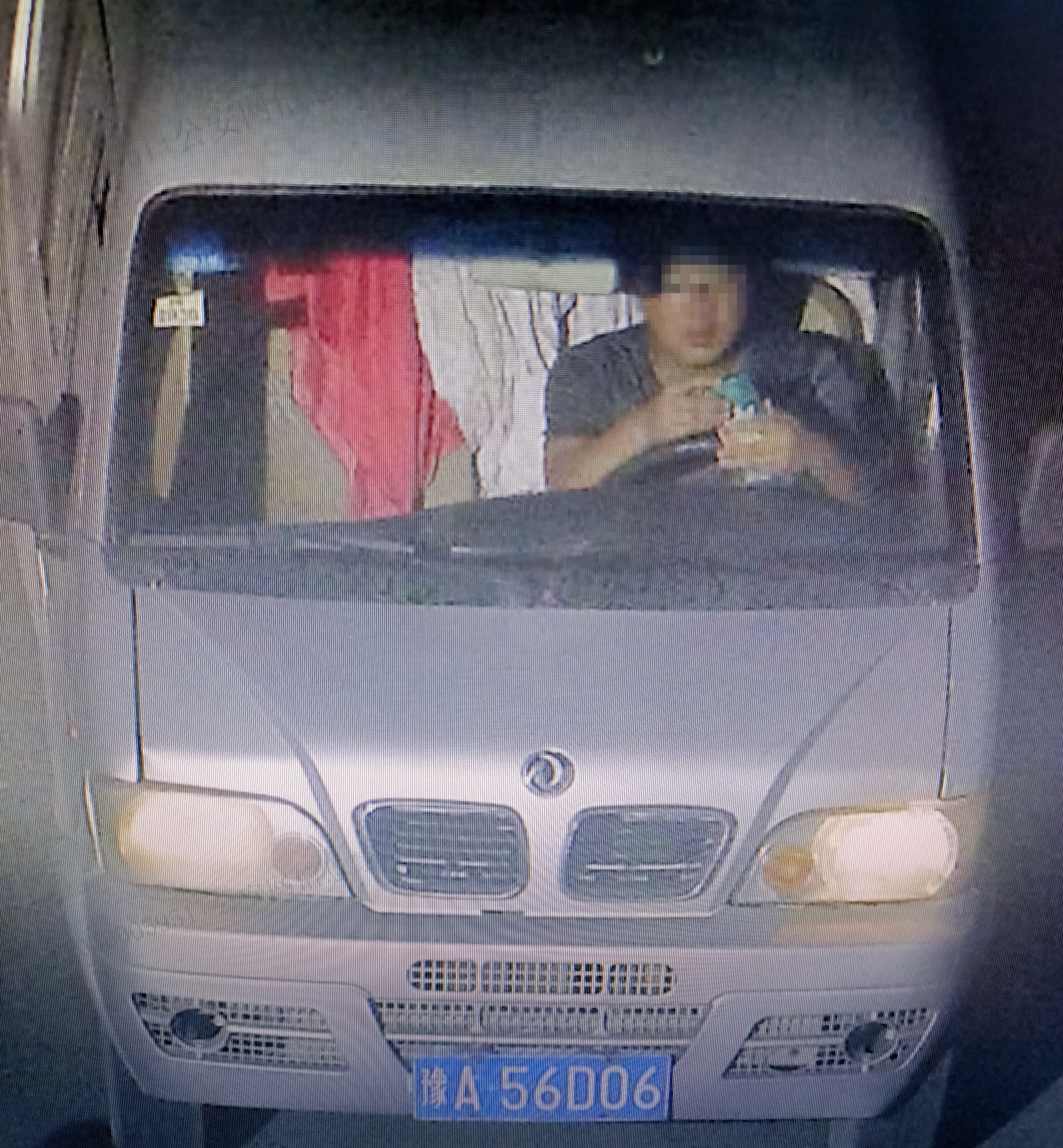 面包车|看看这辆面包车！交警查了半月发现它“肚里”藏着大秘密